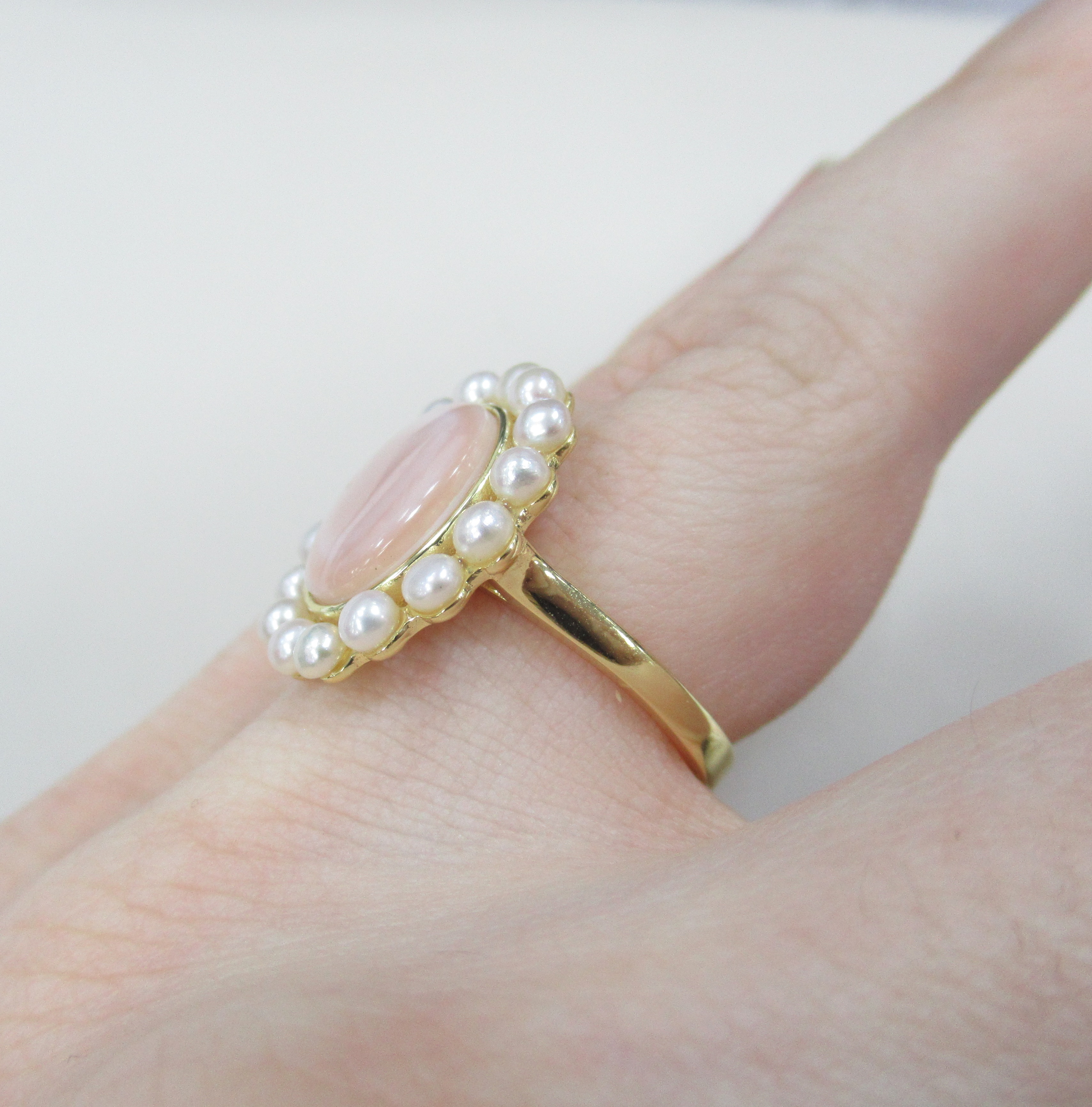 Серебряное кольцо с перламутром и жемчугом